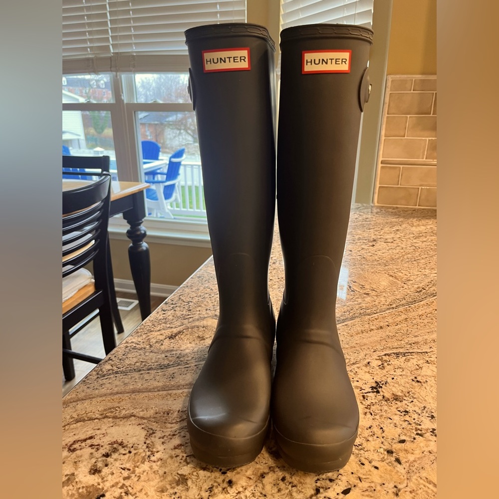 Hunter Women’s Navy Rain Boots Sz 7